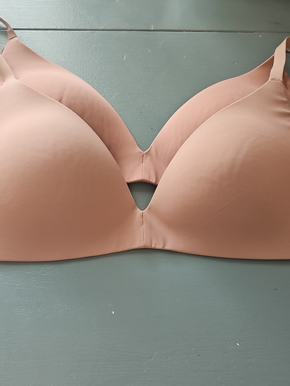 Lululemon Like a Cloud Bra Womens Size 34B Pink Clay Wireless Plunge Nylon Blend